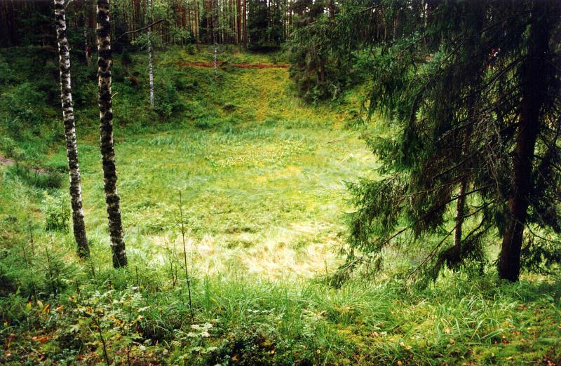 File:Põlvamaa_Orava vald_Ilumetsa meteoriidikraatrid_Põrguhaud_2004.jpg
